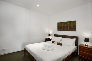 Astra Apartments Melbourne CBD Pic 2