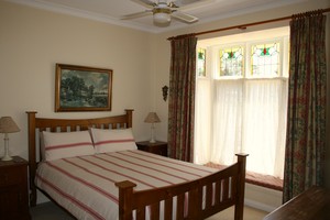 Tumblegum Inn Pic 3 - Queen bedroom 1