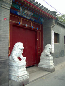 Lok Tin Feng Shui and Chinese Astrology Pic 2 - stone lions guard the evils from entering the house but not every home can implement this