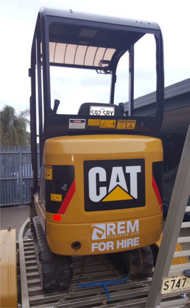 REM Excavator Hire Pic 1