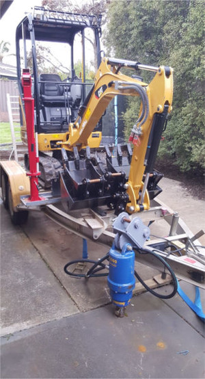 REM Excavator Hire Pic 2