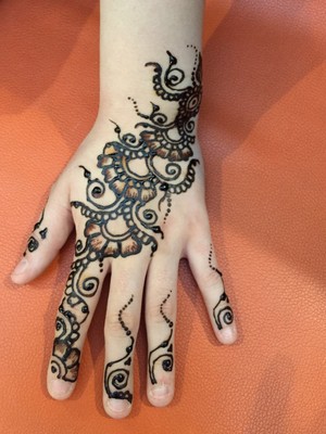 iBrow Threads Pic 4 - Black Henna Tattooing