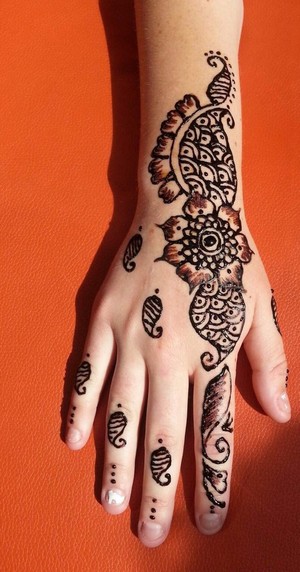 iBrow Threads Pic 3 - Black Henna Tattooing