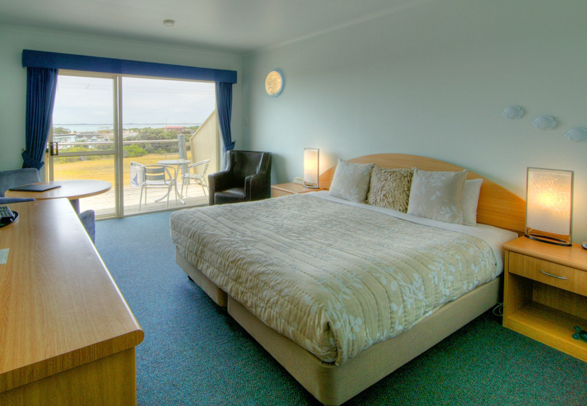 Robe Harbour View Motel Pic 1 - Upstairs Panoramic View Suite