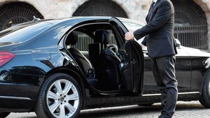 Luxury Chauffeur Car Hire Melbourne Pic 4