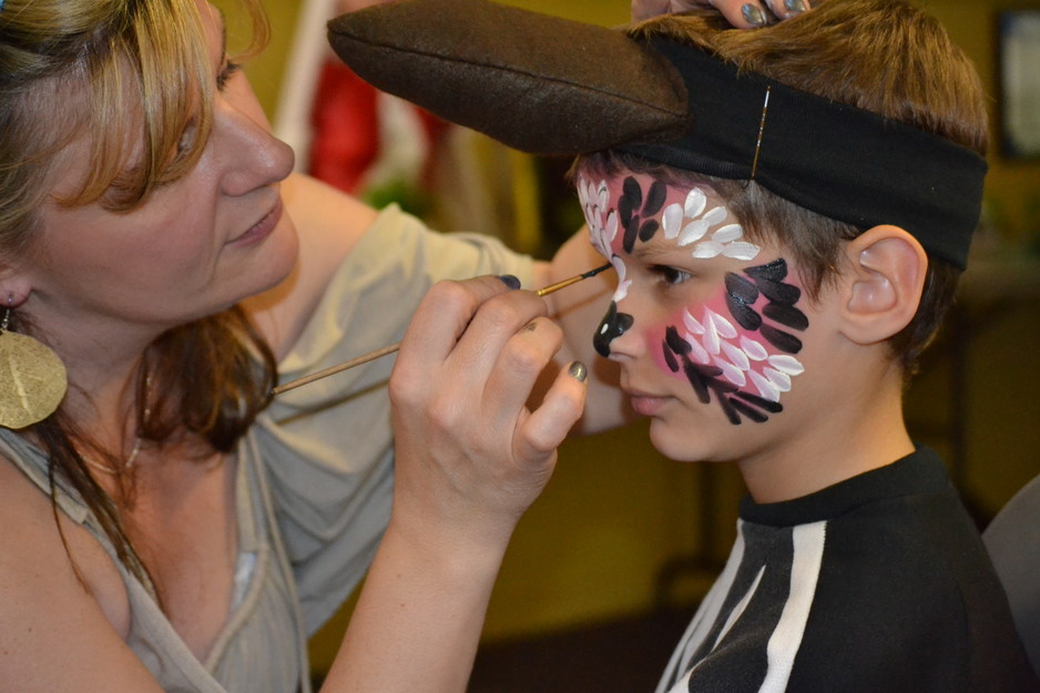 The Artists Palette Pic 1 - Face Painter and Art Parties with a qualified Art Teacher