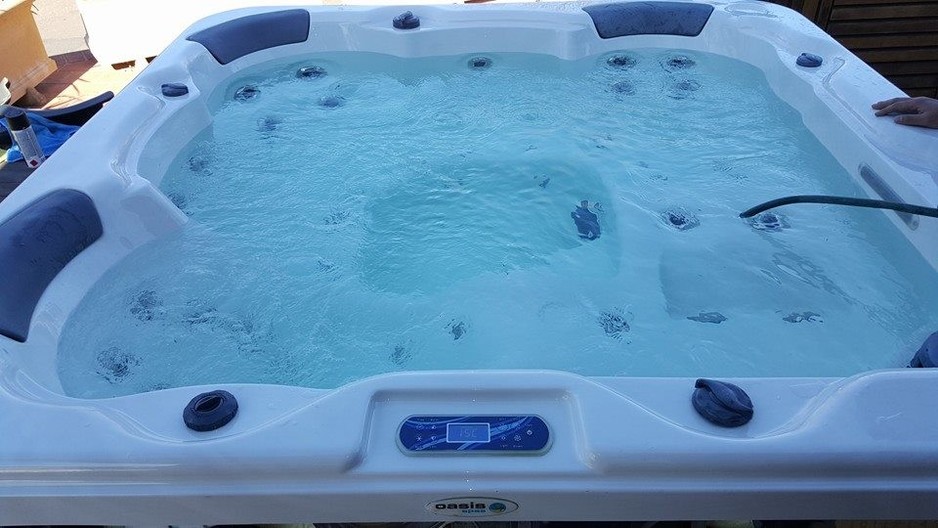 Used Hot Tubs For Sale Pic 1