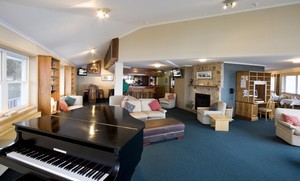 Attunga Alpine Lodge & Apartments Pic 5 - Lees Lounge and Bar