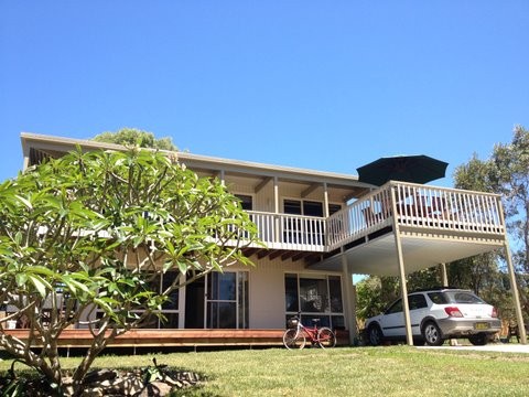 Treetops Holiday House Pic 1 - Outside