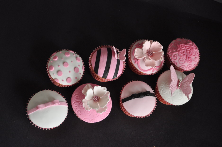 Deliciously Decorative Cakes Pic 1 - Shabby Chic Cupcakes