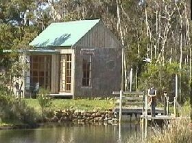 Crayfish Creek Van and Cabin Park and Spa House Pic 1 - Stanley Lakeside Beach Cabins