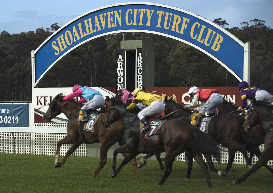 Shoalhaven City Turf Club Pic 1 - Great racing action