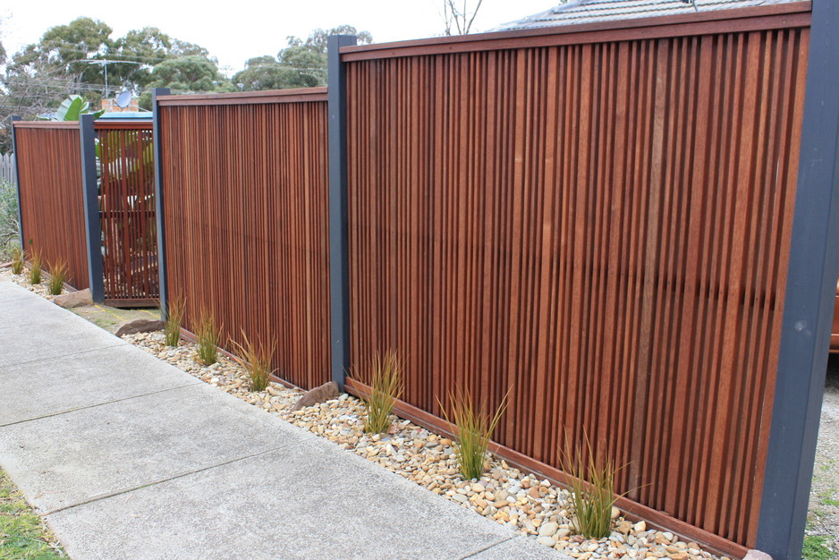 Simply Carpentry Pic 1 - Merbau front feature fence