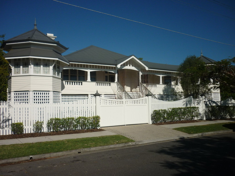 Baker Bros Master Painters Pic 1 - Queenslander