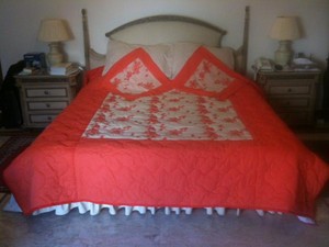 Tarneit Alterations Pic 2 - 8 piece quilt set 240 x 260 cm SOLD includes 1 plain beige bedsheet 2 plain beige pillow covers 2 cushion covers 2 printed pillow covers 1 printed quilted