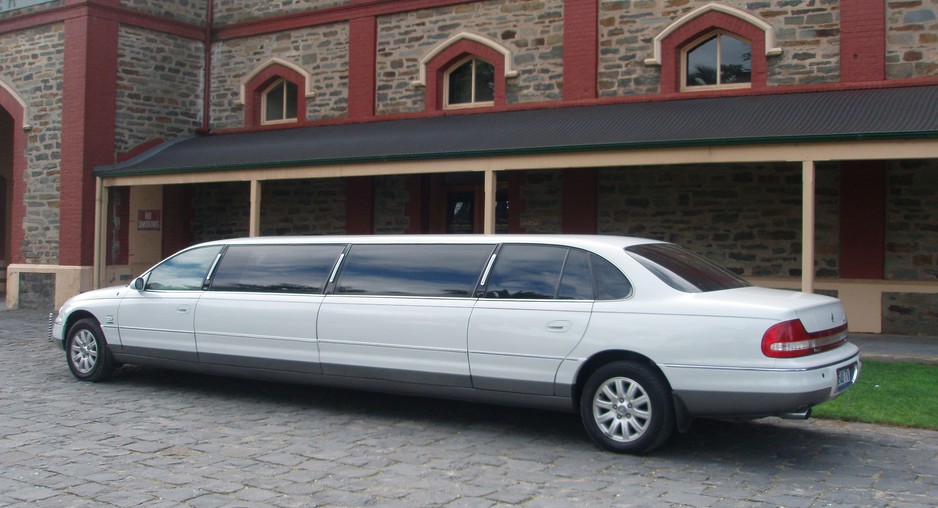 Lakeside Limousines Pic 1