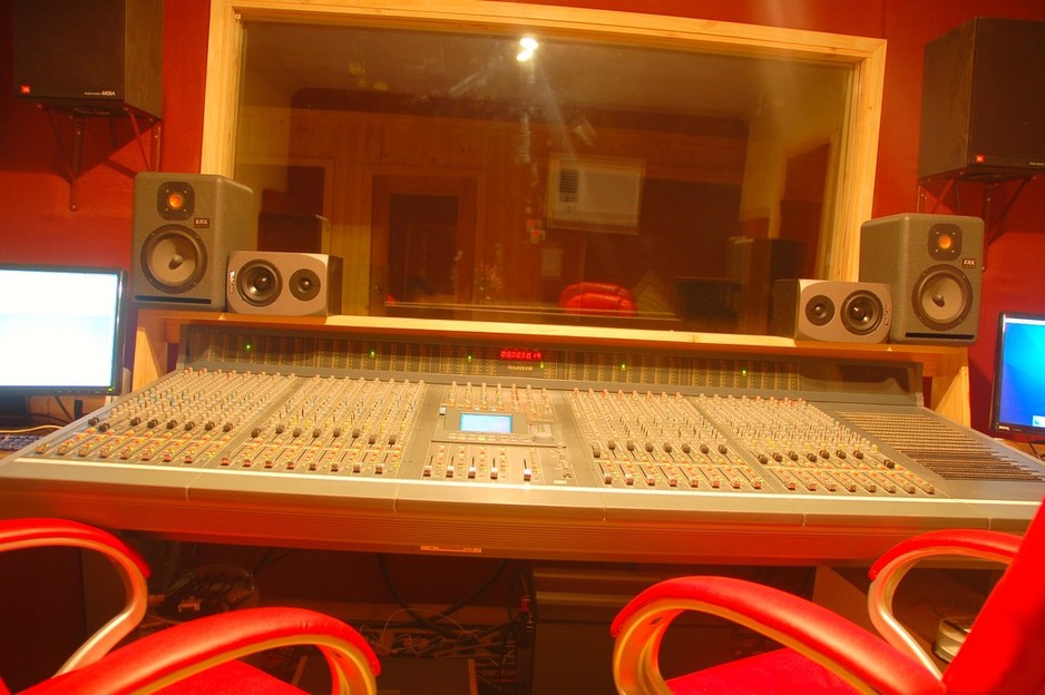 Blue Moon Studio7 Pic 1