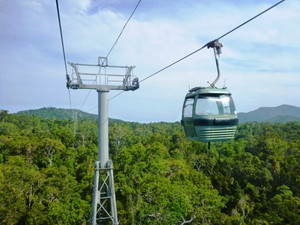 Skyrail Rainforest Cableway Pic 4 - Passing carts