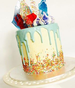 Sweet Things Pic 3 - Drip Cake Caramel Flavour