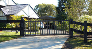 The Fence Men Pic 1 - Aluminium Gate with Timber Post Rail