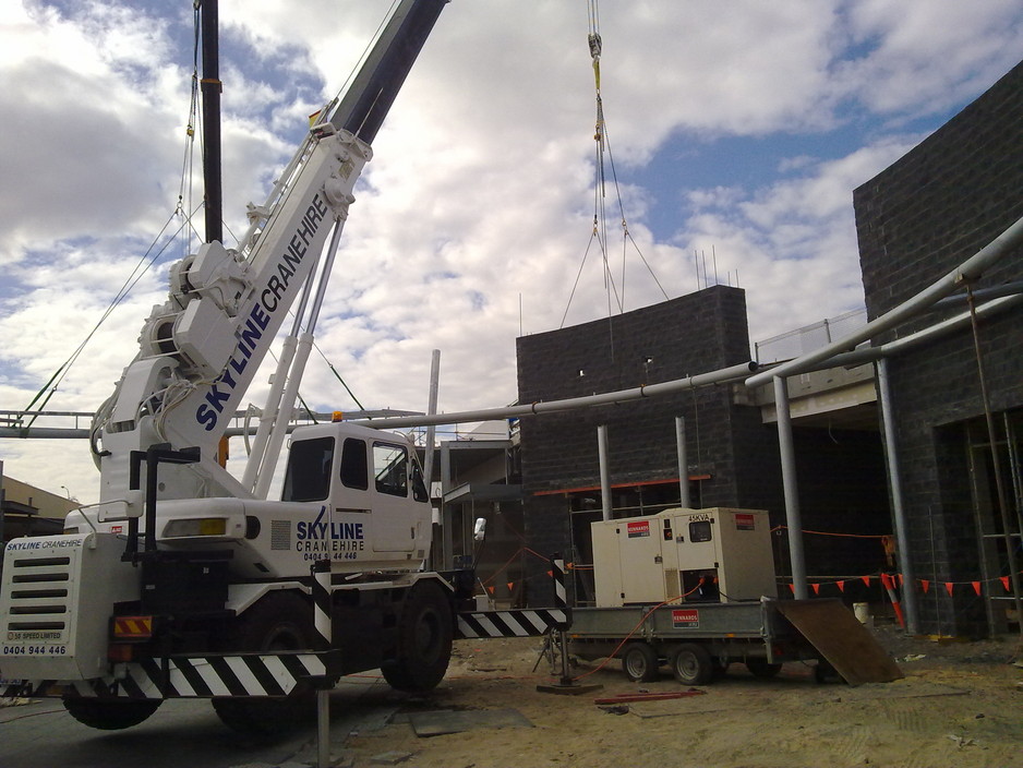 Skyline Crane Hire Pic 1