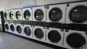 central plaza coin laundry