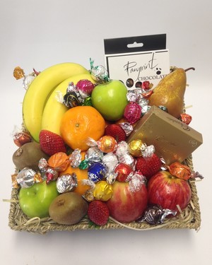 Hampers by Design Pic 2 - Fresh Fruit Choc