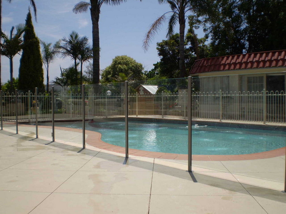 Melbourne Glass Pool Fencing Pic 1