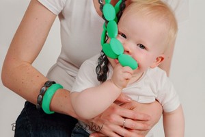 Aussie Bubs Baby Goods and Toys Pic 3 - Aussie Bubs MummaBubba Teething Jewellery safe for little ones to chew and stylish for mums to wear