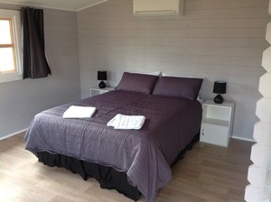 Trangie Caravan Park Pic 4 - New queen bed cabins