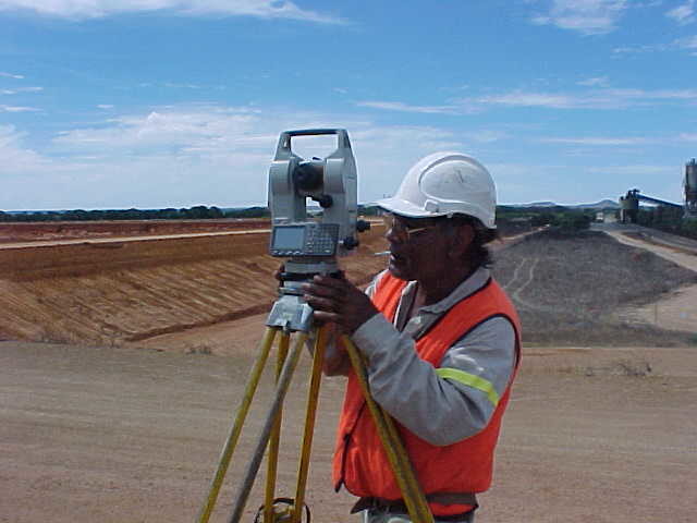 Hille Thompson & Delfos Pic 2 - Employing Indigenous technical staff