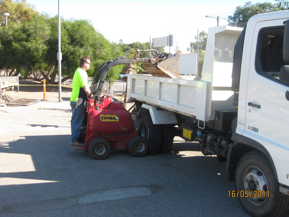 Metro Dingo Services Pic 1 - 6 Tonne Tipper available