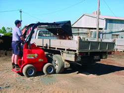 Metro Dingo Services Pic 5 - Large 400 kg capacity bucket for moving large amounts of soil quickly