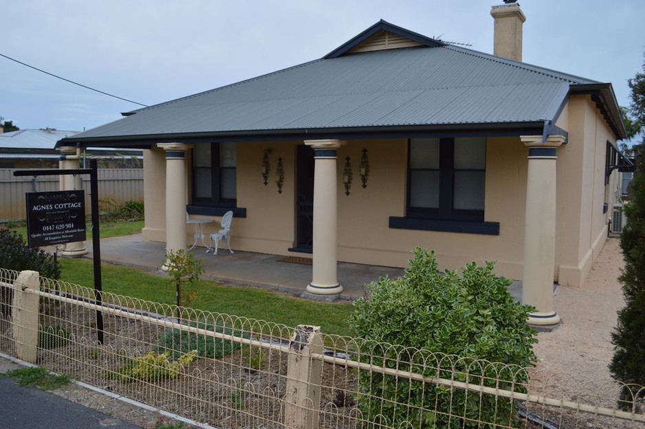 Agnes Cottage Bed & Breakfast Pic 1 - Capture the Character and Charm of the 1940s era