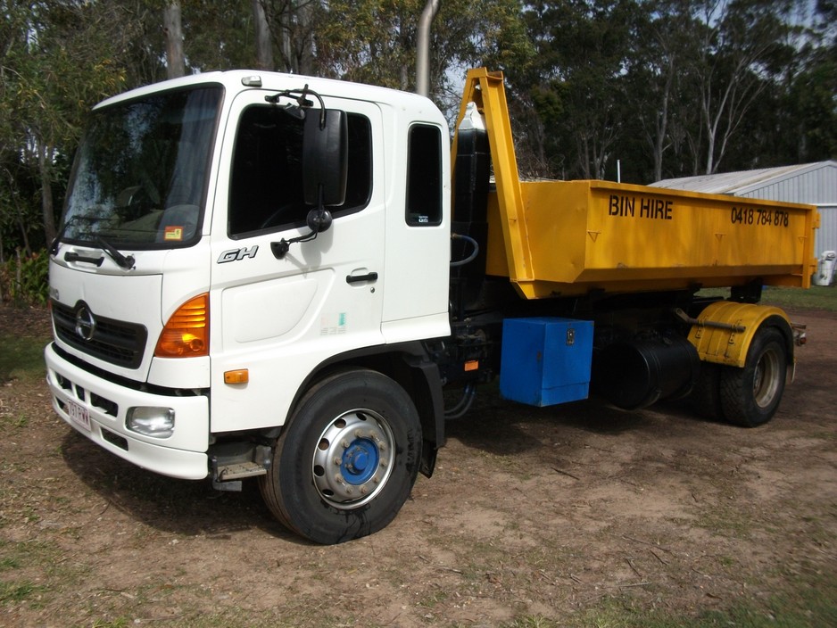 Bin Hire Pic 1 - Truck