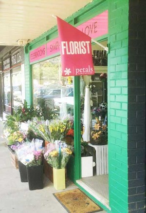 Alchester Village Florists & Gifts Pic 5