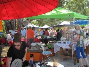 TWILIGHT STREET MARKET, WERRIBEE Pic 2 - stallholders setting up for the market