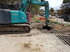 Ausflow Pty Ltd Pic 3 - Excavator and truck fleet