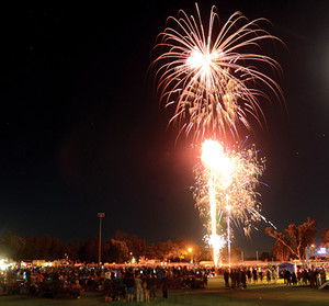 Southern Cross Pyrotechnics Pic 3 - Waikerie Australia Day 2014