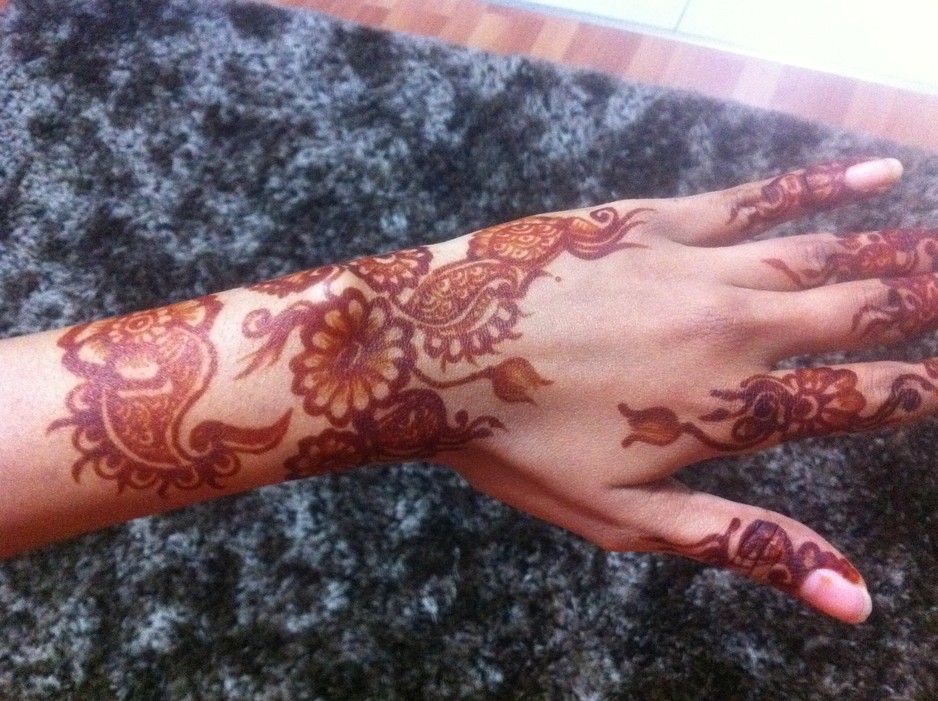 Shom's Henna/ Mehndi Designing Services Pic 1 - Modern Style