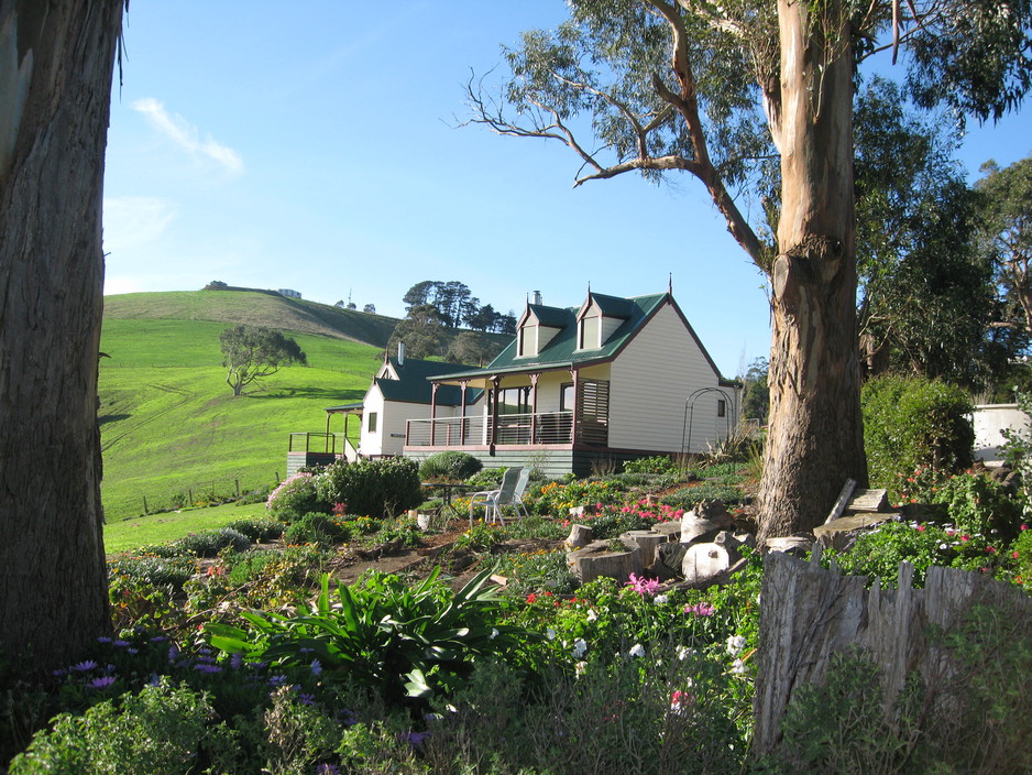 Loves Lane Cottages Pic 1 - sunset cottage