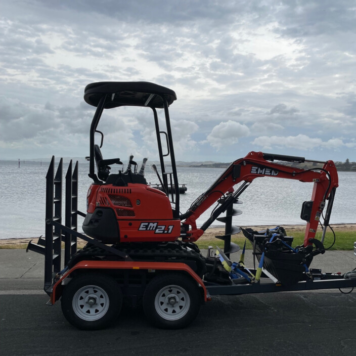 Earth Moving Equipment Direct Pic 1 - Mini Excavator EM21 with swing boom and expandable tracks Trailer Package