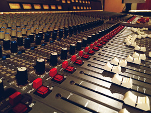 Syd Green Recording Studio Pic 2 - DDA recording console