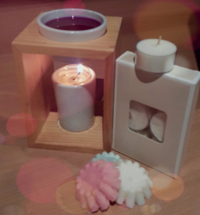 Eternal Scents Candle Co Pic 1 - Wooden Wax Melt Burner Set Comes in Natural White Black together with 6 Wax Melts 6 Tealight Candles 2995 Makes a great gift In your choice of Scent and Candle Colour