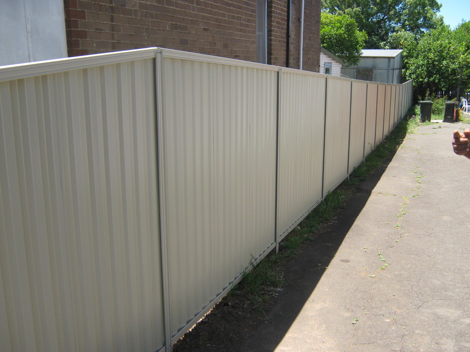 O & Sons Metal Fencing & Home Maintenance Pic 1