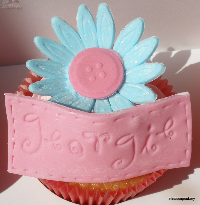 Nina`s Cupcakery Pic 1 - Mmmmm want one