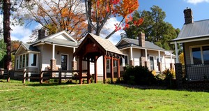 Marysville Garden Cottages Pic 3 - Cottages street view