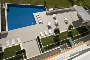 Kirra Surf Apartments Pic 4 - pool area