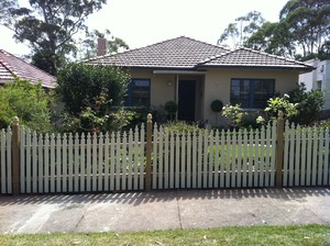 Farr Fencing Pic 2 - Picket fencing balgowlah