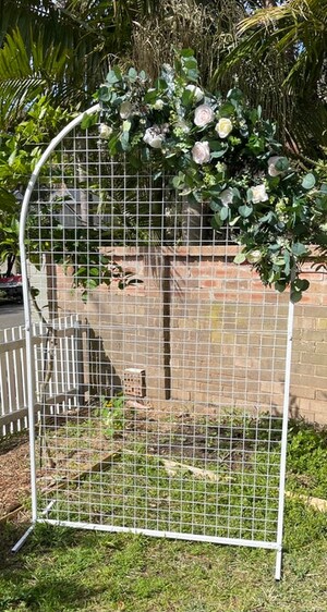 Luxe Wedding Decor Pic 4 - White Mesh Arch Backdrop